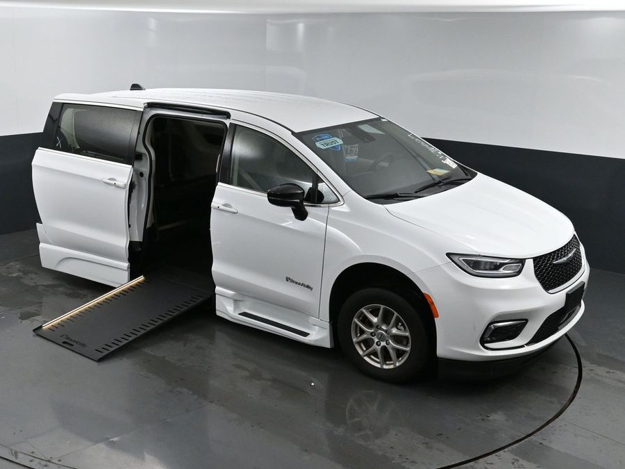 Used 2024 Chrysler Pacifica Touring L - BraunAbility Side Entry Entry Fold Out Automatic Ramp