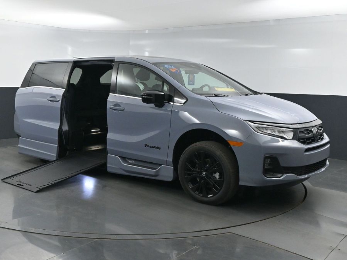 Grey Honda Odyssey image number 1