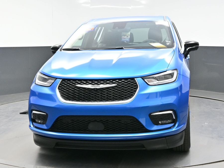 Blue Chrysler Pacifica image number 1