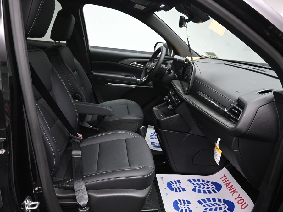 Black Chevrolet Traverse image number 8