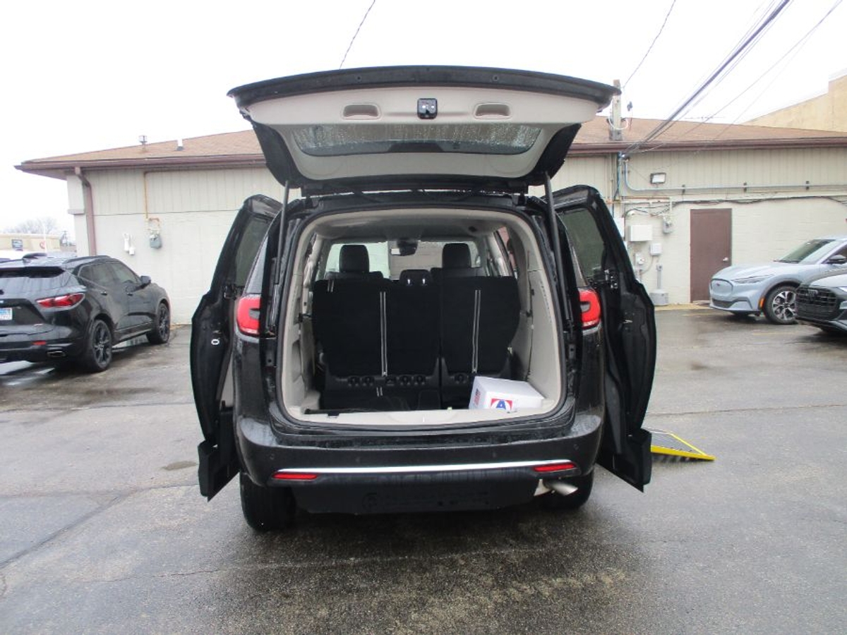 2024 CHRYSLER PACIFICA - Image 10