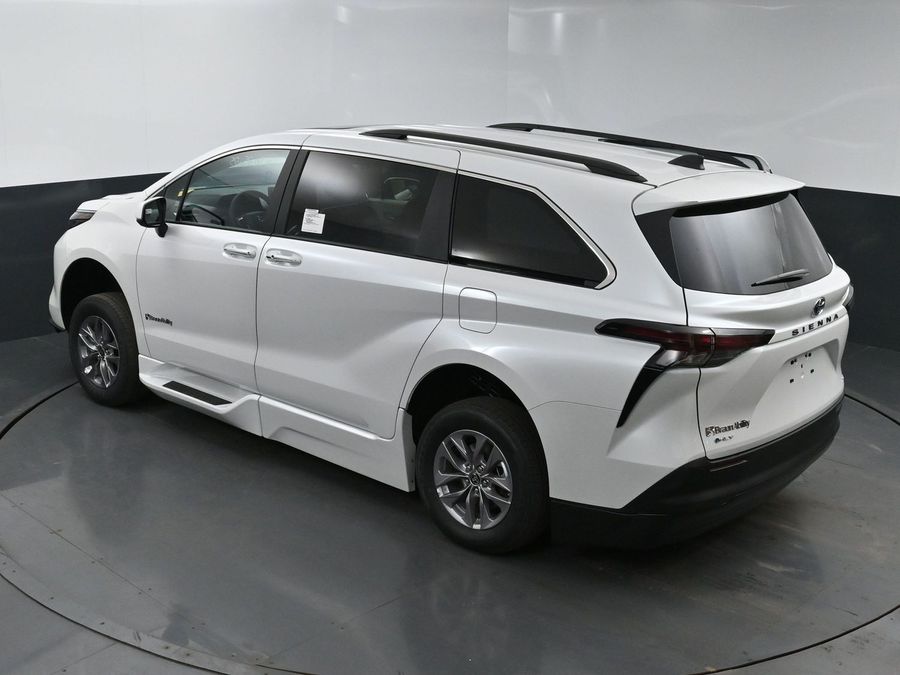 New 2025 Toyota Sienna Hybrid XLE Plus - BraunAbility Side Entry Entry Fold Out Automatic Ramp