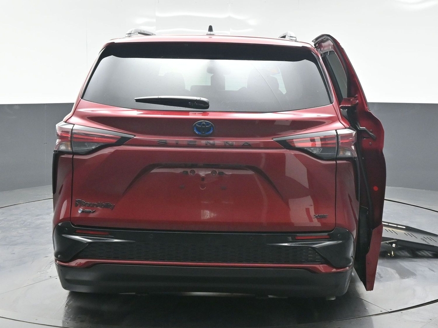 New 2025 Toyota Sienna Hybrid XSE Sport - BraunAbility Side Entry Entry Fold Out Automatic Ramp