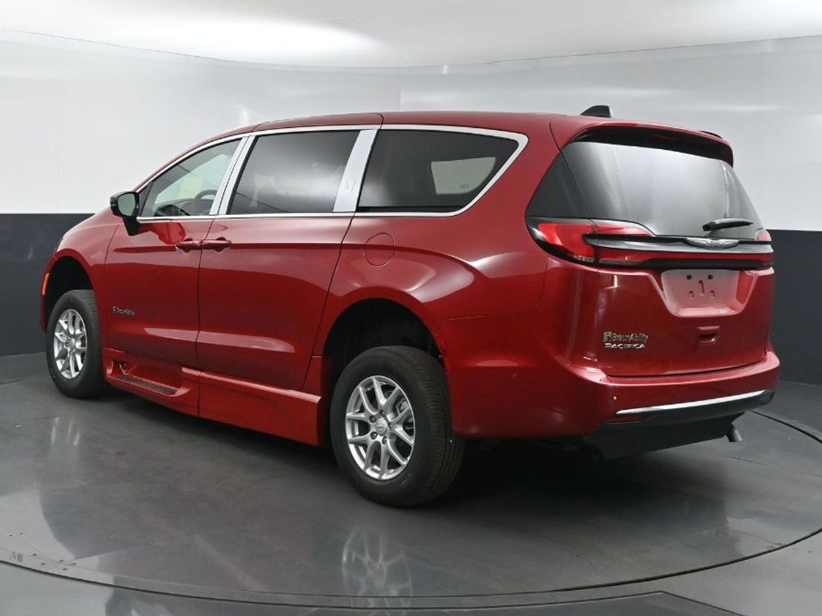 2025 CHRYSLER PACIFICA - Image 5