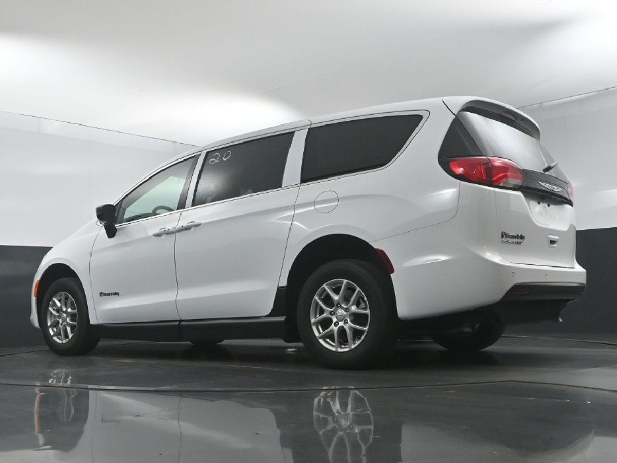 2025 CHRYSLER VOYAGER - Image 20