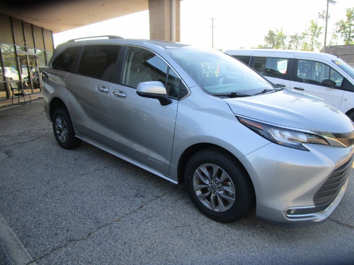 2023 TOYOTA SIENNA - Image 2