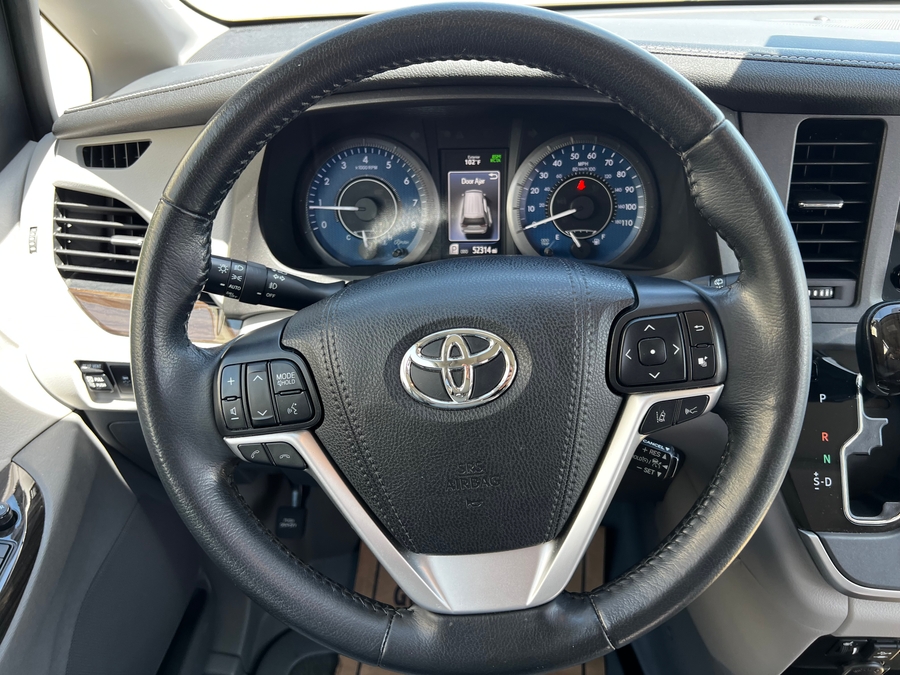 Used 2020 Toyota Sienna XLE - BraunAbility Side Entry Entry In Floor Automatic Ramp