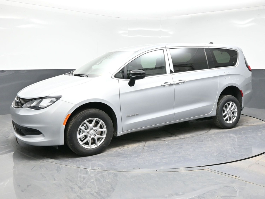 Silver Chrysler Voyager image number 2