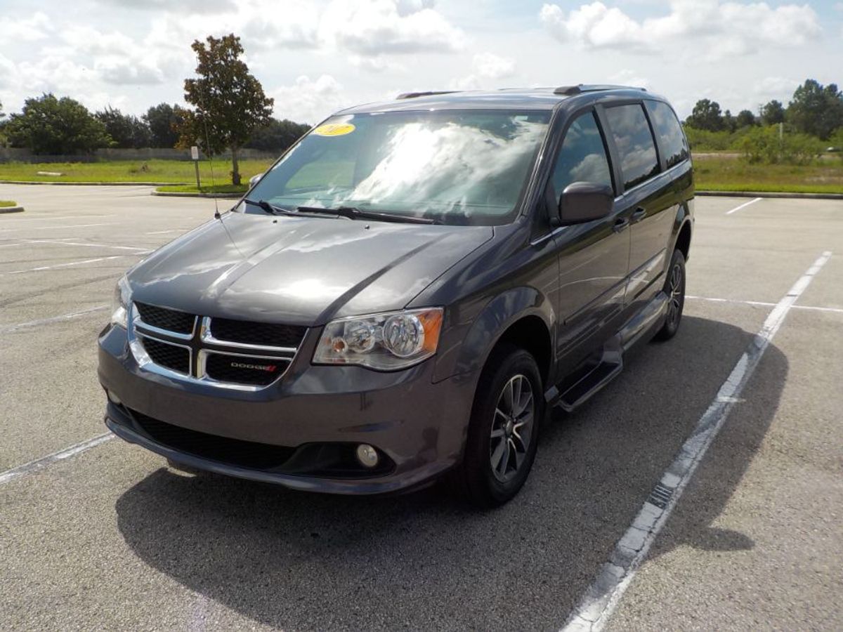 Grey Dodge Grand Caravan image number 2