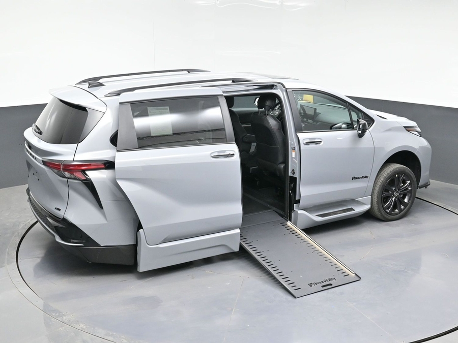 New 2026 Toyota Sienna Hybrid XSE Sport - BraunAbility Side Entry In Floor Automatic Ramp