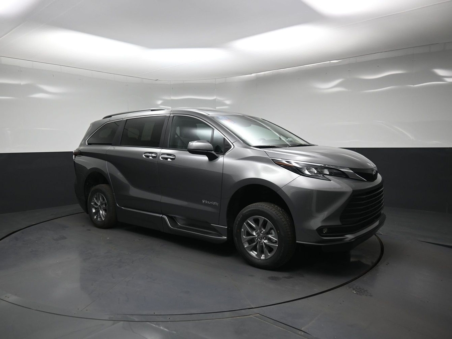 New 2026 Toyota Sienna Hybrid XLE Add - BraunAbility Side Entry Fold Out Automatic Ramp