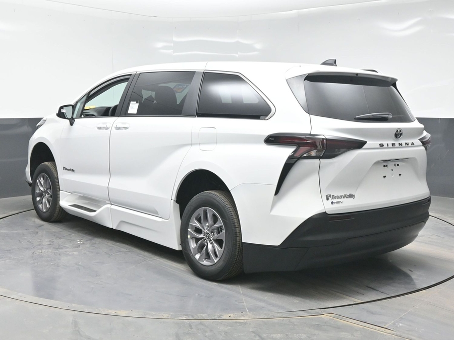 New 2026 Toyota Sienna Hybrid LE - BraunAbility Side Entry Entry Fold Out Automatic Ramp