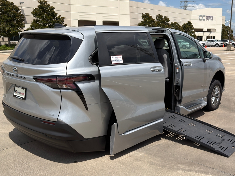 Used 2025 Toyota Sienna Hybrid LE - BraunAbility Side Entry Fold Out Automatic Ramp
