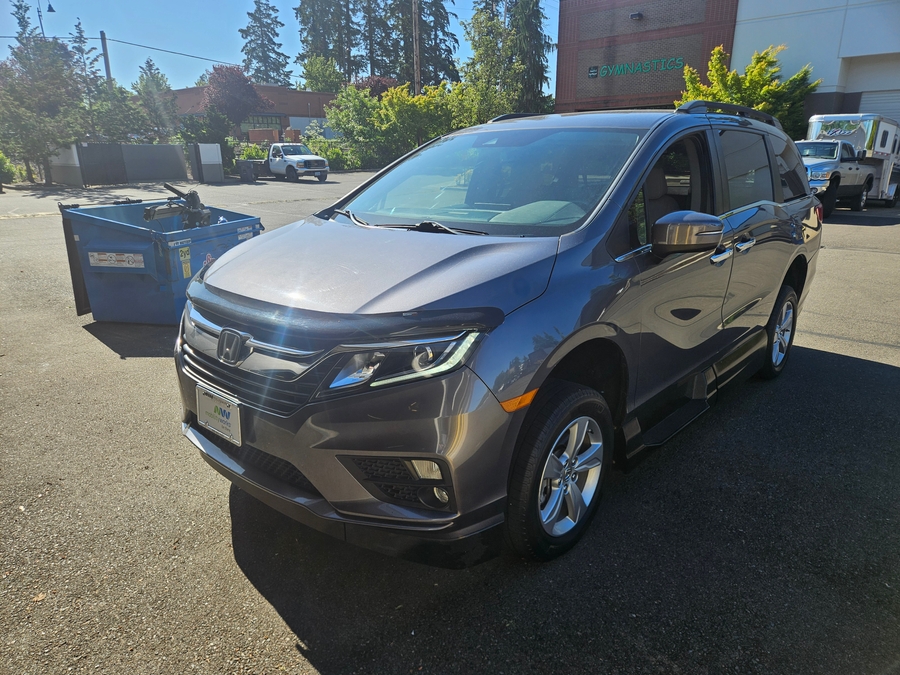 Grey Honda Odyssey image number 1