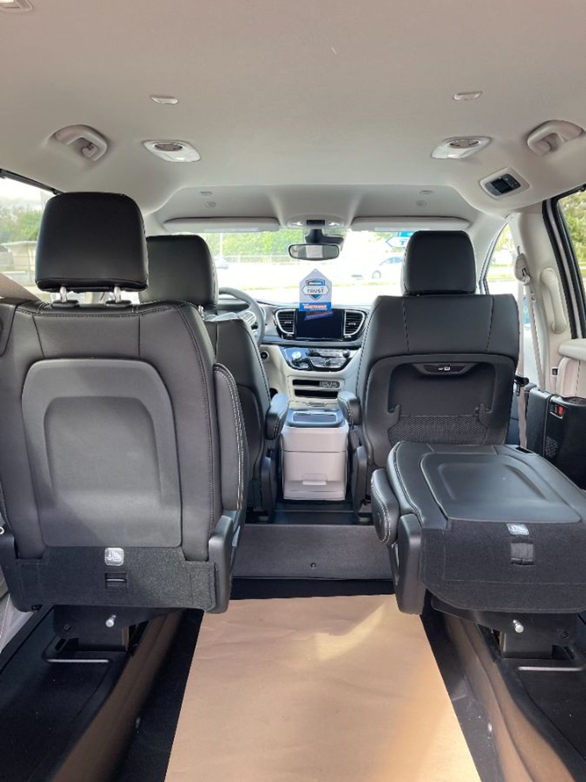 2024 CHRYSLER PACIFICA - Image 9