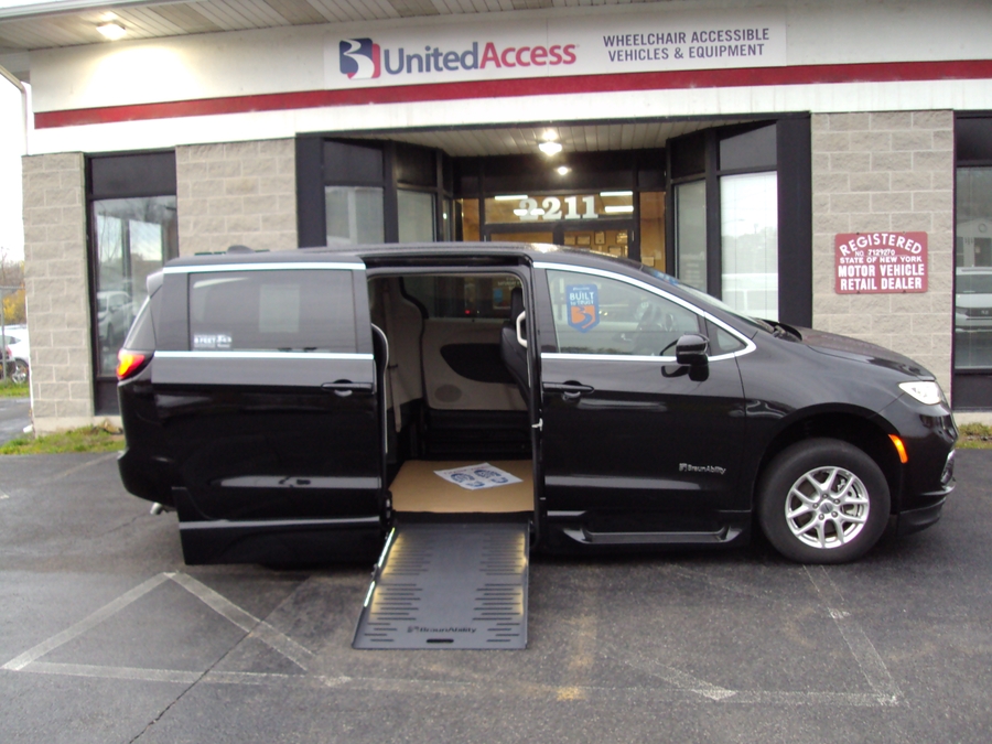 Used 2024 Chrysler Pacifica Touring L - BraunAbility Side Entry Entry Fold Out Automatic Ramp
