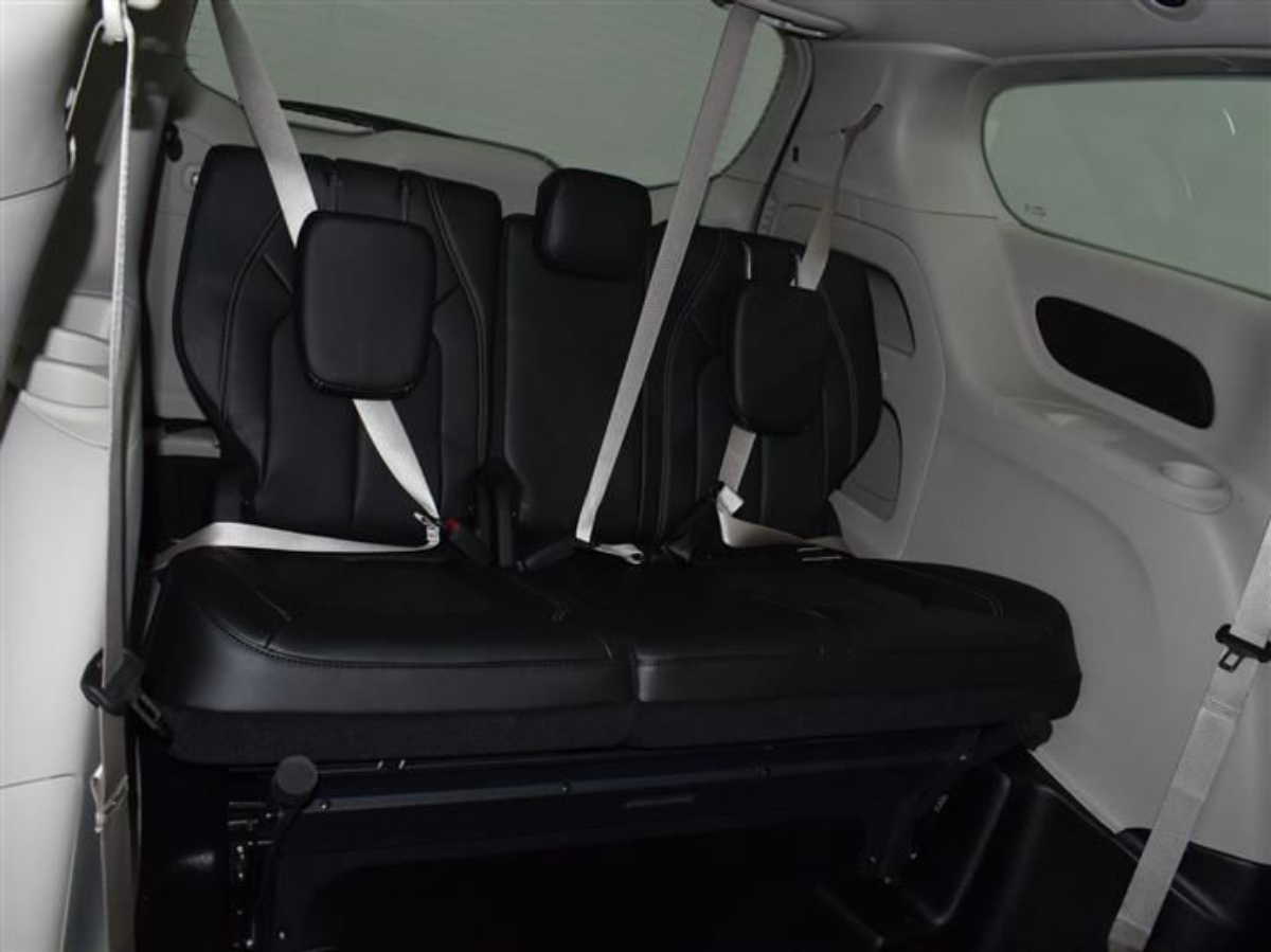 2023 CHRYSLER PACIFICA - Image 11