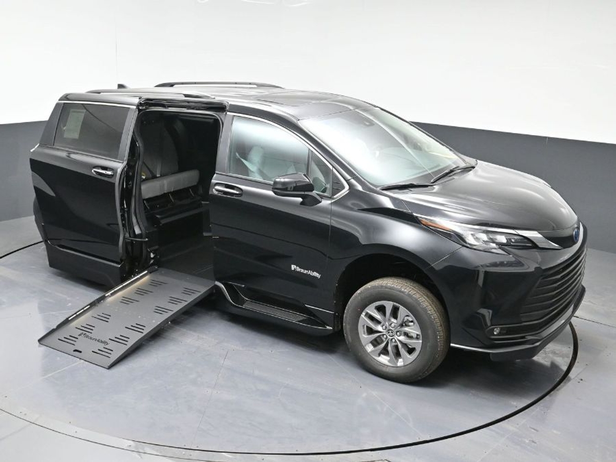 2025 TOYOTA SIENNA - Image 15