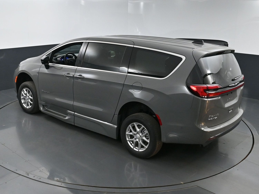 New 2025 Chrysler Pacifica Select Safety - BraunAbility Side Entry Entry Fold Out Automatic Ramp