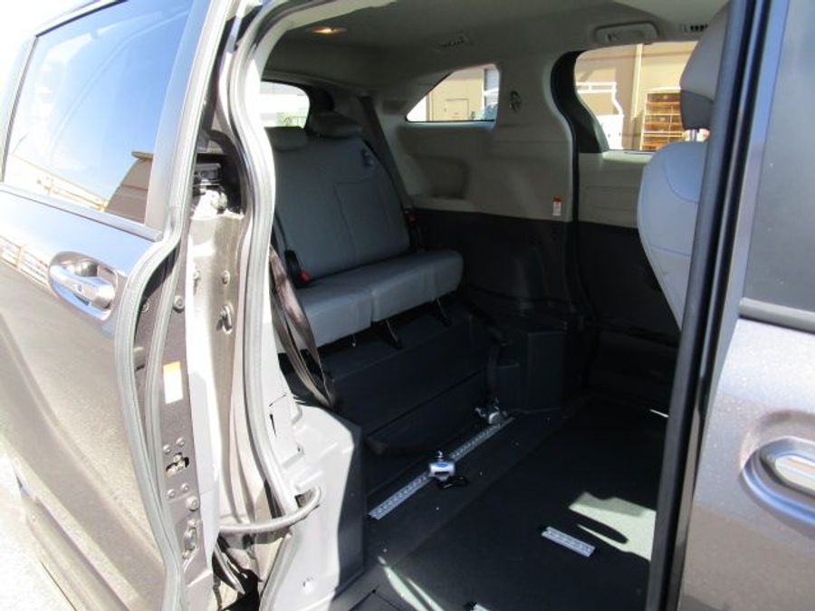 Used 2023 Toyota Sienna Hybrid XLE Base - VMI Side Entry Entry In Floor Automatic Ramp