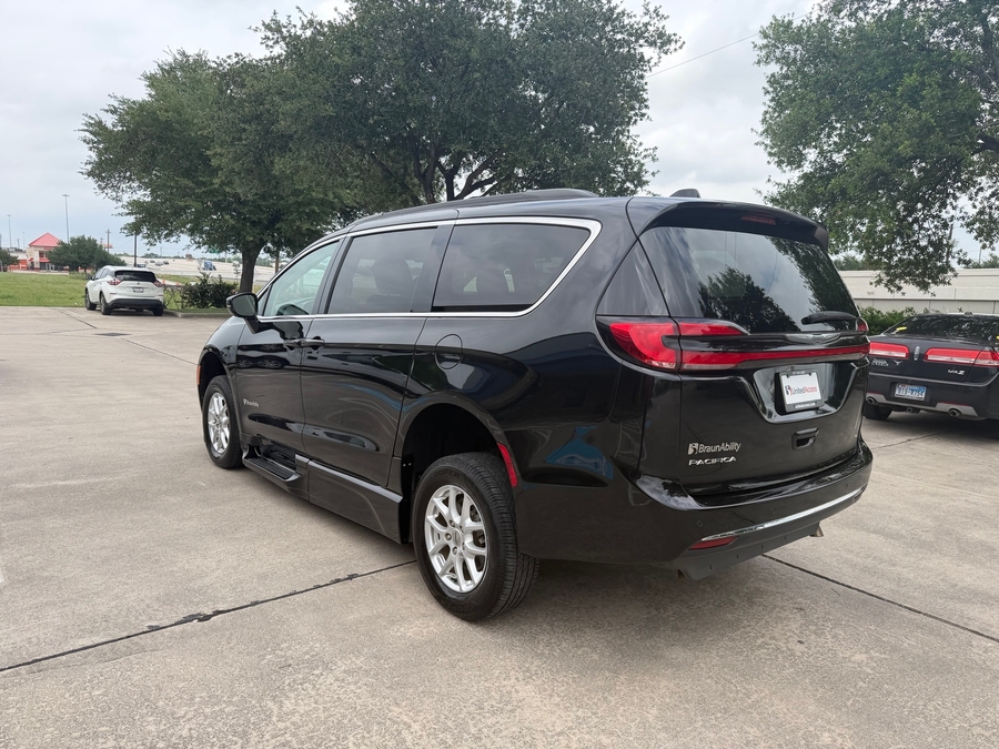 Used 2022 Chrysler Pacifica Touring L - BraunAbility Side Entry Entry In Floor Automatic Ramp