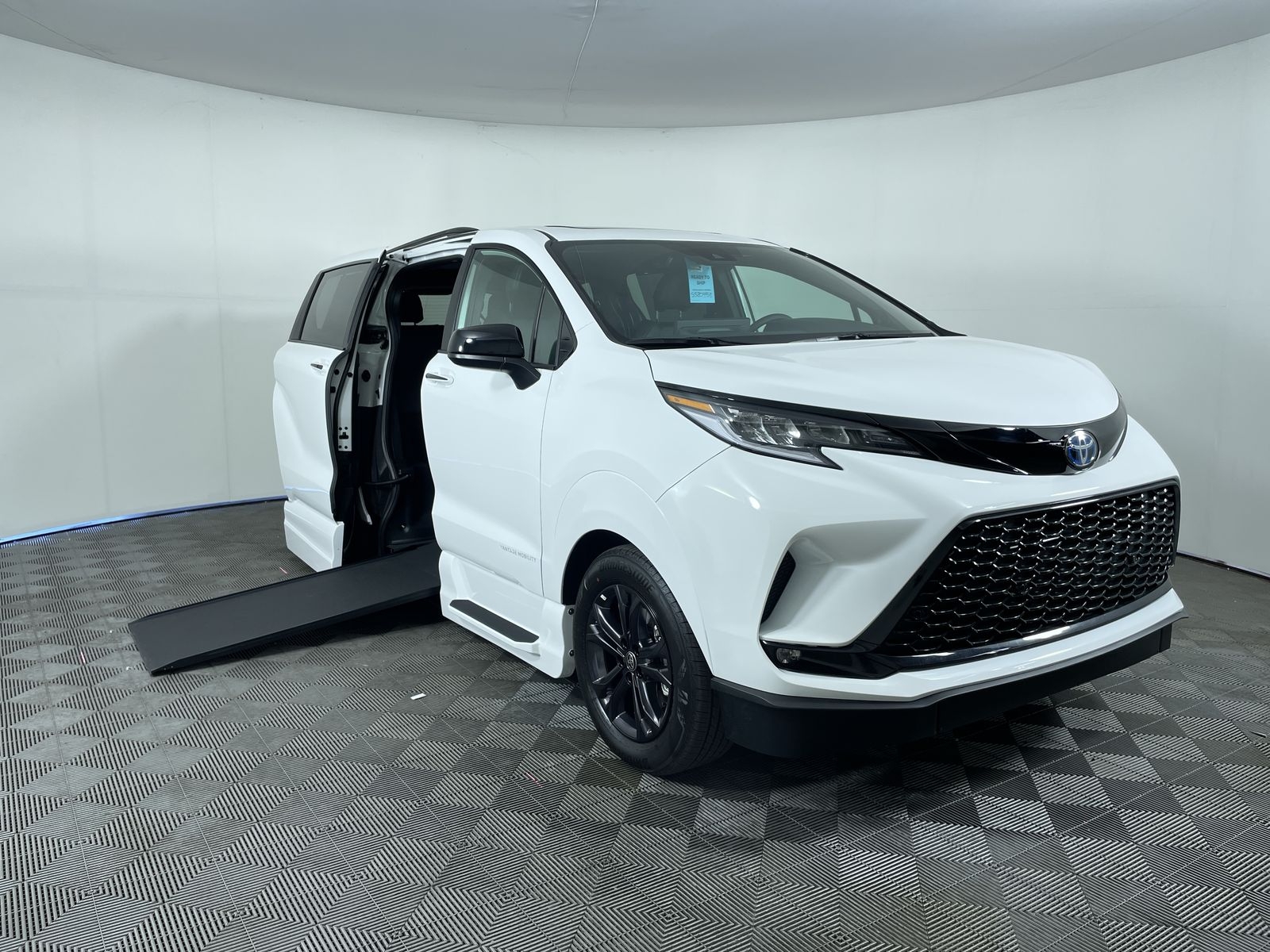 2025 Toyota Sienna AWD XSE Plus