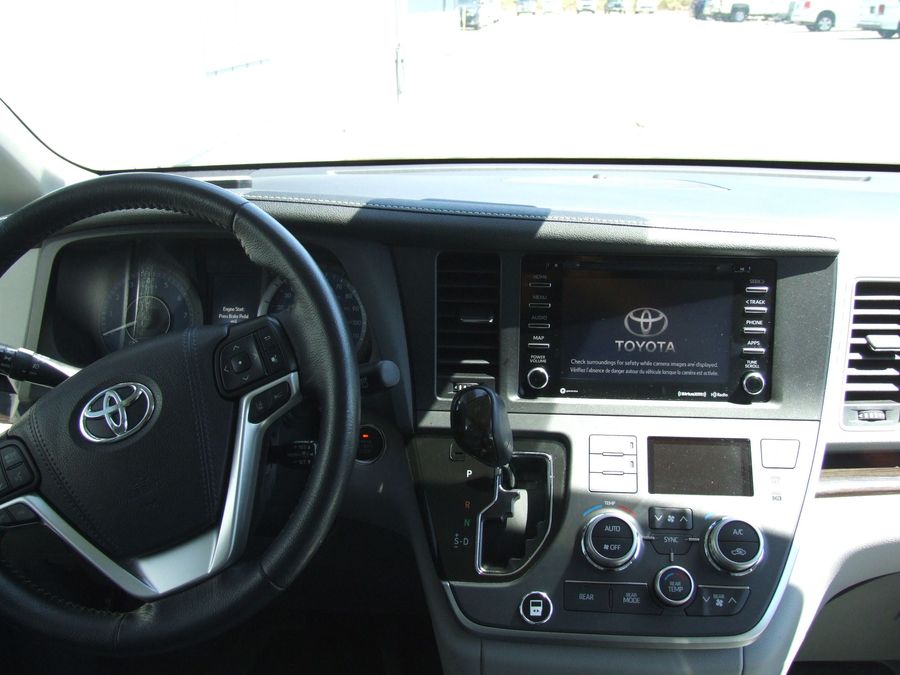 Used 2020 Toyota Sienna XLE Base - BraunAbility Side Entry Entry In Floor Automatic Ramp