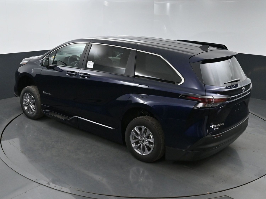 New 2025 Toyota Sienna Hybrid LE - BraunAbility Side Entry Entry Fold Out Automatic Ramp