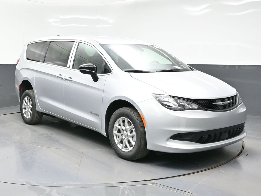 2026 Chrysler Voyager's photo