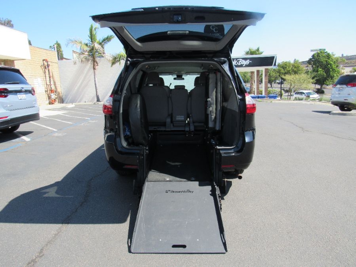 2020 TOYOTA SIENNA - Image 1