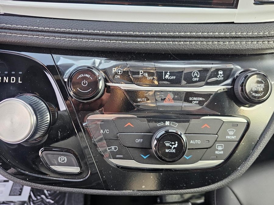 Black Chrysler Pacifica image number 8