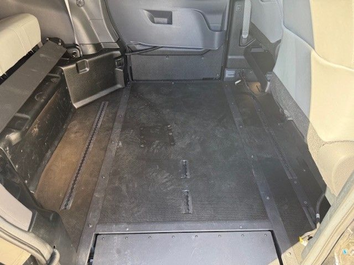 2024 TOYOTA SIENNA - Image 4