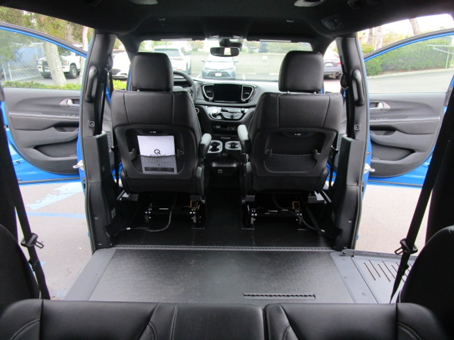 New 2026 Chrysler Pacifica Select Sport - BraunAbility Side Entry Fold Out Automatic Ramp