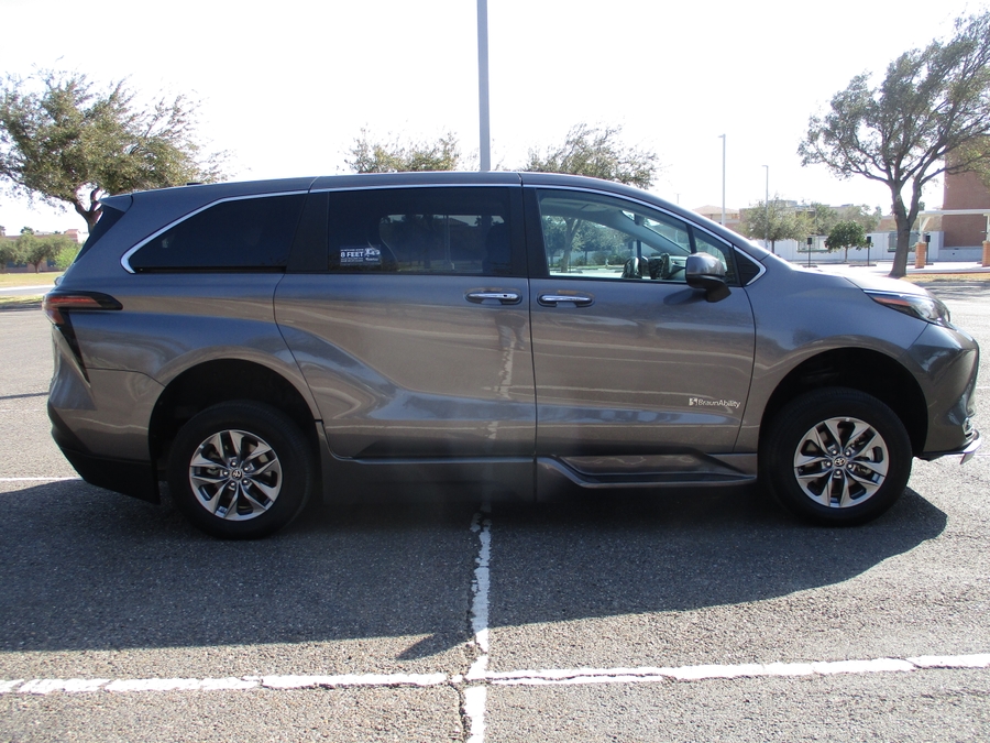 Used 2023 Toyota Sienna Hybrid XLE Base - BraunAbility Side Entry Entry In Floor Automatic Ramp