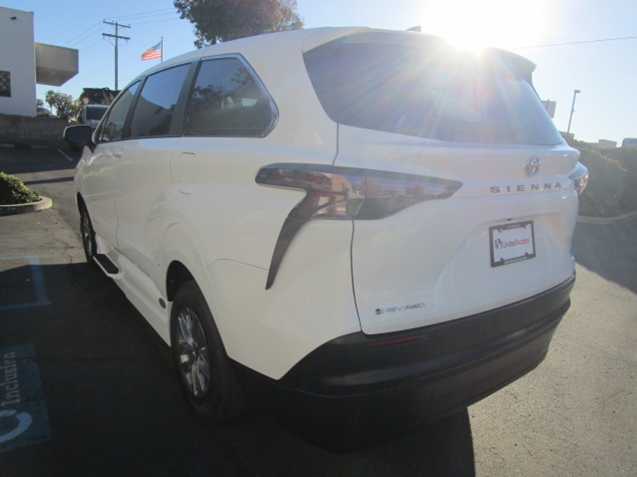 New 2025 Toyota Sienna Hybrid LE AWD w MID ROW - Vantage Mobility Commercial Side Entry Entry In Floor Manual Ramp