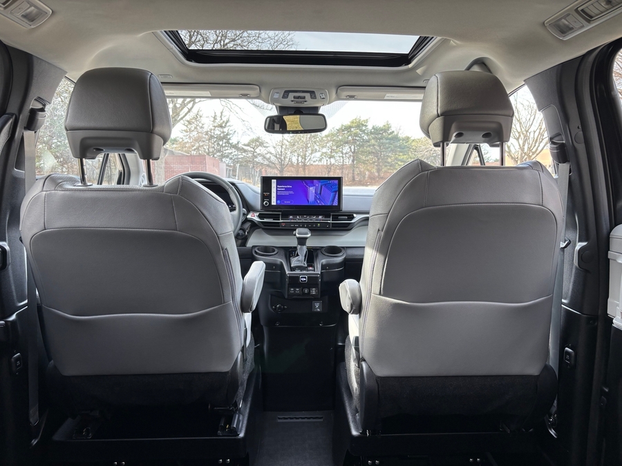 Used 2025 Toyota Sienna Hybrid XLE Base - BraunAbility Side Entry Entry In Floor Automatic Ramp