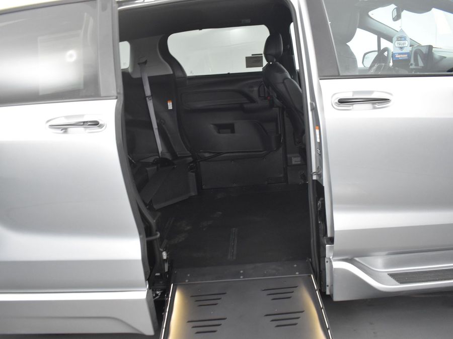 New 2025 Toyota Sienna Hybrid XSE Sport - BraunAbility Side Entry Entry Fold Out Automatic Ramp