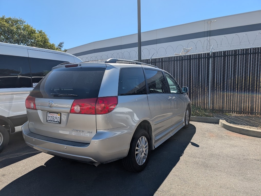 Used 2008 Toyota Sienna XLE Base - BraunAbility Side Entry Entry Fold Out Automatic Ramp