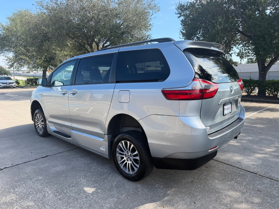 Used 2020 Toyota Sienna XLE - VMI Side Entry In Floor Automatic Ramp