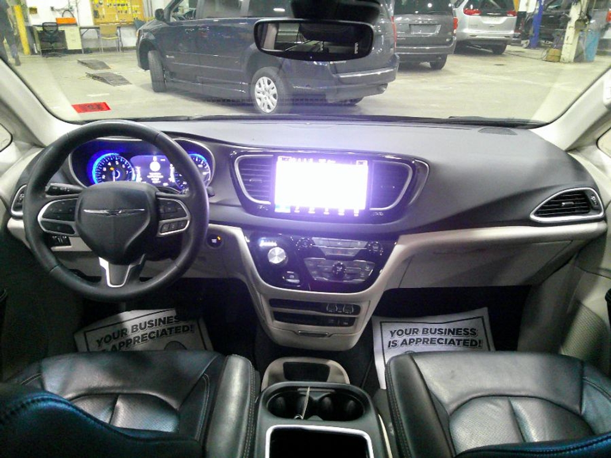 2022 CHRYSLER PACIFICA - Image 12