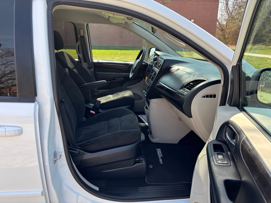 Used 2016 Dodge Grand Caravan SE - OTH Rear Entry Entry Fold Out Manual Ramp