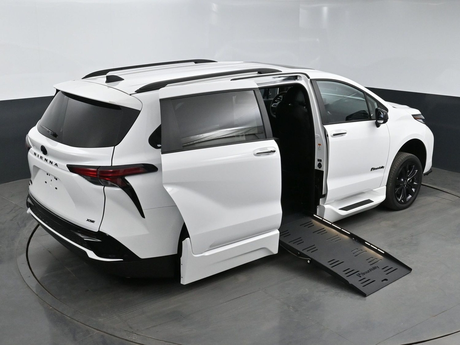New 2025 Toyota Sienna Hybrid LE - BraunAbility Side Entry Entry Fold Out Automatic Ramp