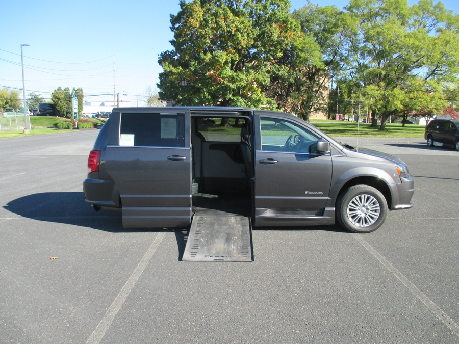 Grey Dodge Grand Caravan image number 8