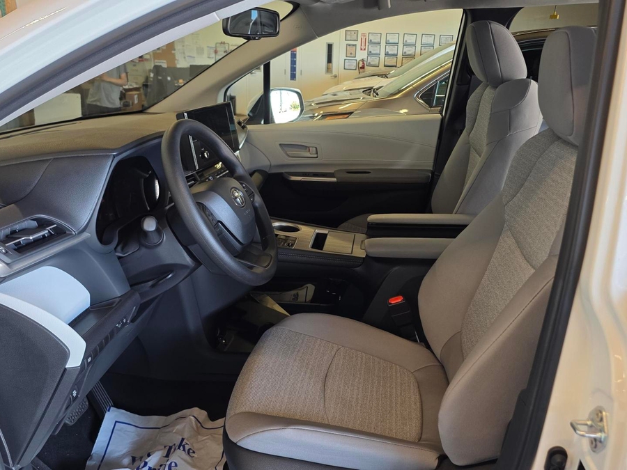 New 2026 Toyota Sienna Hybrid LE - Vantage Mobility Commercial Rear Entry Entry Fold Out Manual Ramp