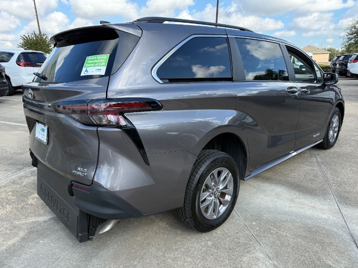 2024 TOYOTA SIENNA - Image 3