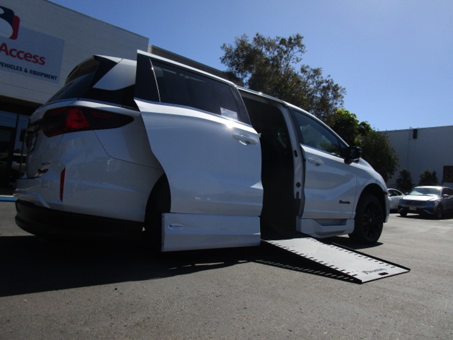 New 2026 Honda Odyssey Sport - BraunAbility Side Entry In Floor Automatic Ramp