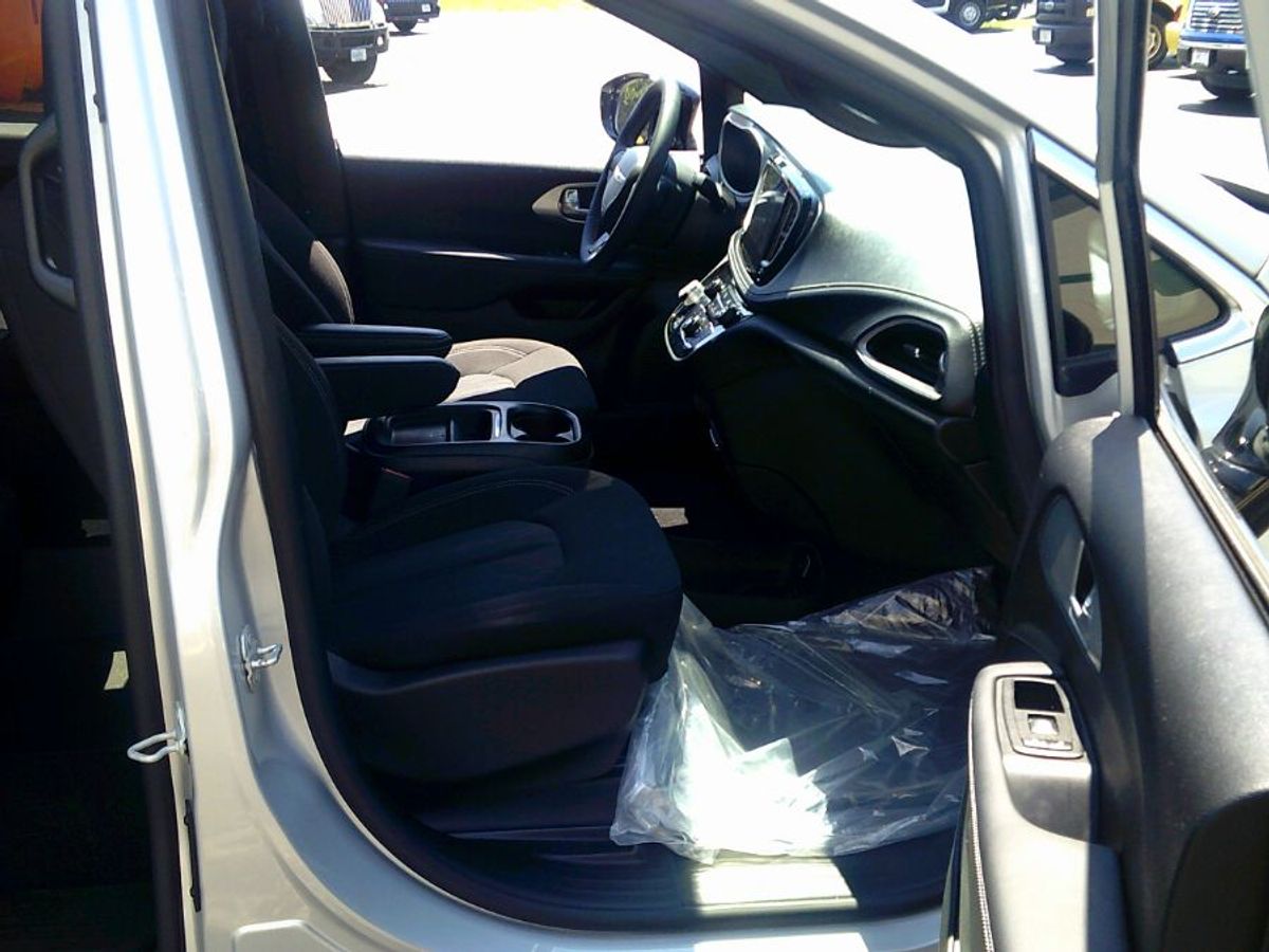 2024 CHRYSLER PACIFICA - Image 14