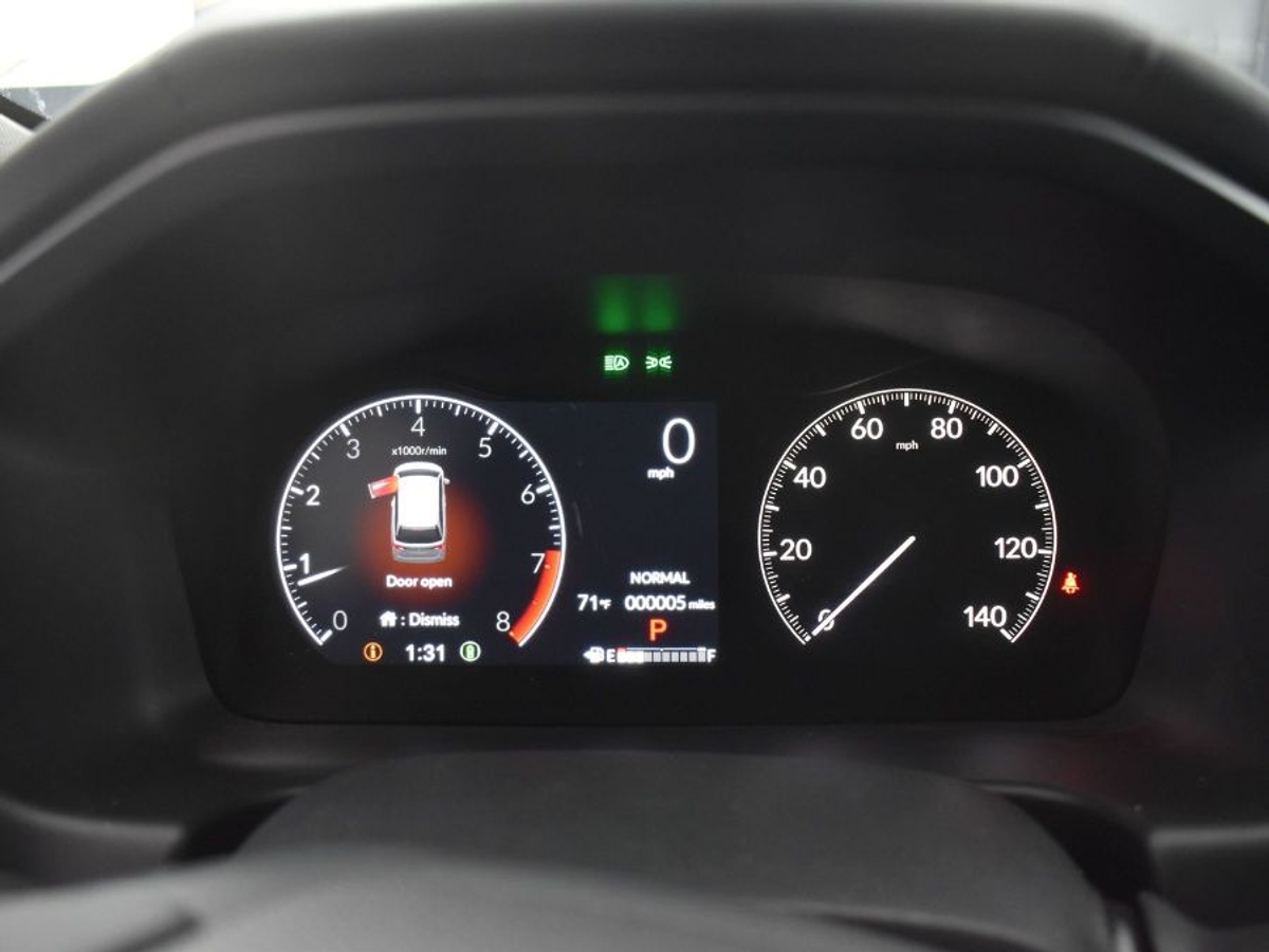 White Honda Odyssey image number 15