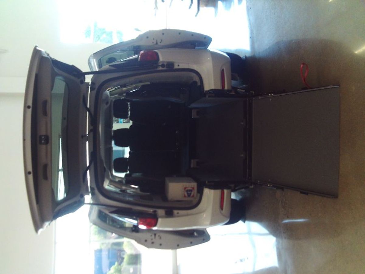 2024 CHRYSLER VOYAGER - Image 12