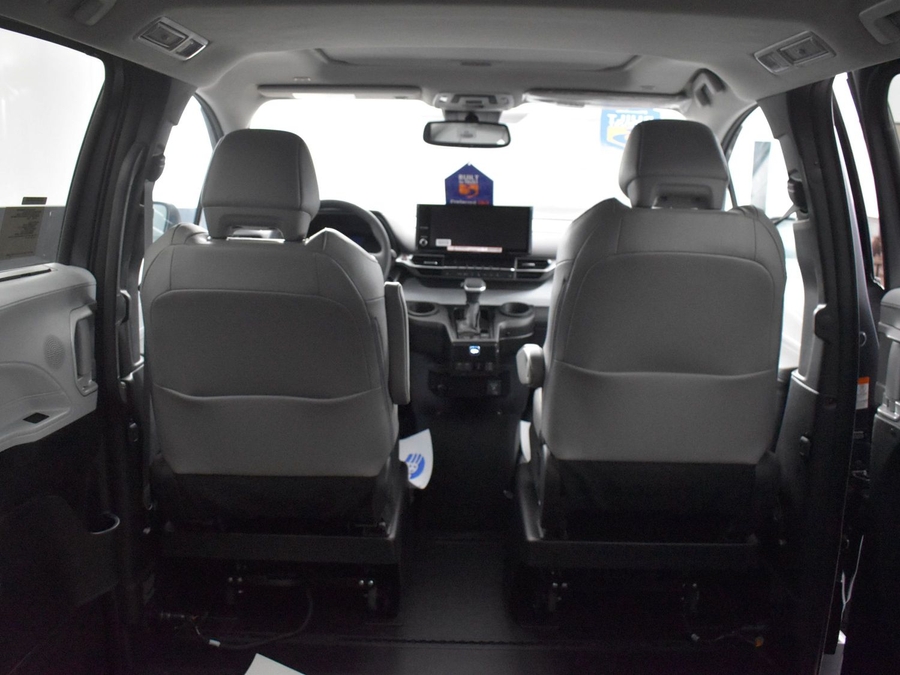 New 2025 Toyota Sienna Hybrid XLE Plus - BraunAbility Side Entry Entry In Floor Automatic Ramp